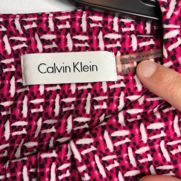 Calvin‎ Klein Size Medium Patterned Pink Top - Picture 3 of 4